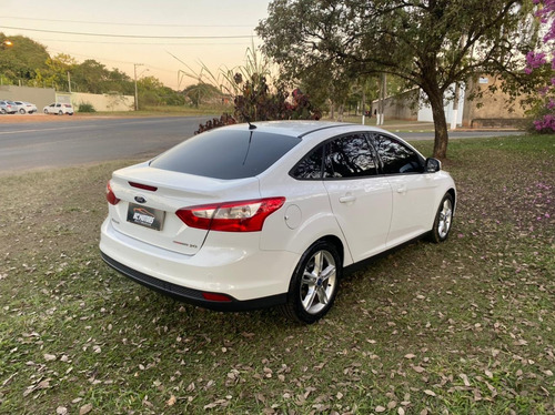 Imagem 4 de 8 de Ford Focus Sedan 2.0 16v 4p Se Powershift Flex
