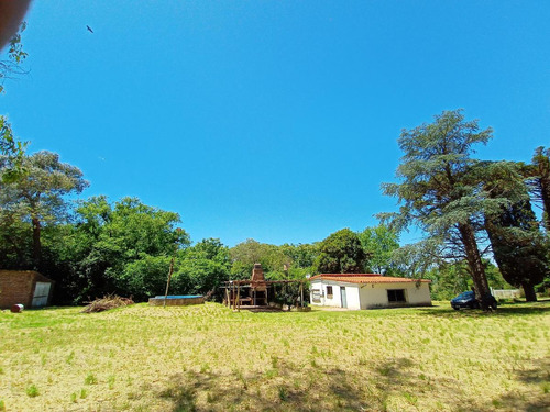Casa En Venta - 2 Dormitorios 1 Baño - Cochera - 2.250mts2 - Zarate