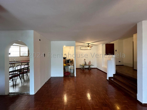 Amplio Apartamento En La Urb. La Esperanza (rgpr) Mls #25-3749