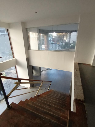 Gran Local En Venta Barrio Centro Sobre Av Gral Paz Esq. Rioja - 25 Mts De Doble Vidriera, Recibo Menor