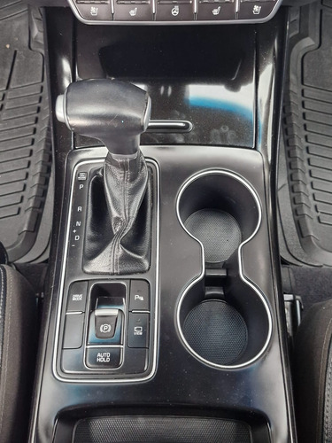 Kia Sorento 2.4 L4 SX 7 Pasajeros At
