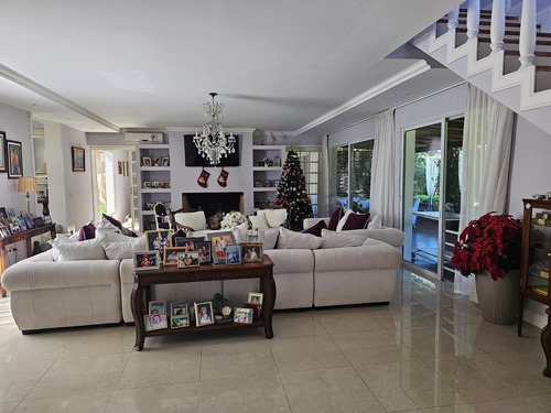 Venta Casa 500 M2, 5 Dormitorios, Piscina, Lavadero, Barrio Cerrado, San Rafael