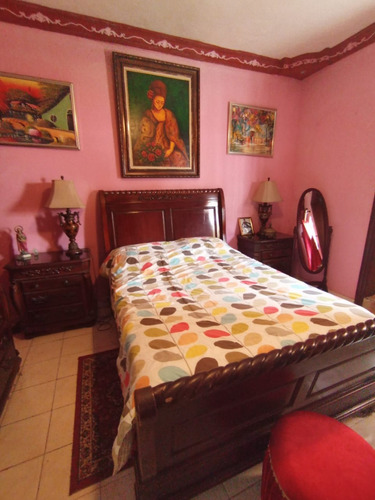 Oportunidad Única: 400m² En La Zona Colonial Con Potencial Comercial O Residencial. Apartamento De 5 Habitaciones Con Patio Y Jacuzzi