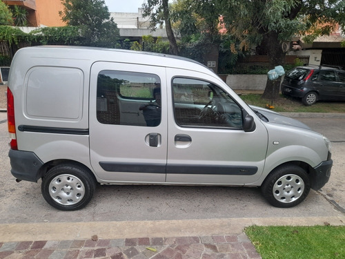 Imagen 8 de 17 de Renault Kangoo 2015 1.6 Furgon Ph3 Confort 5as Lc