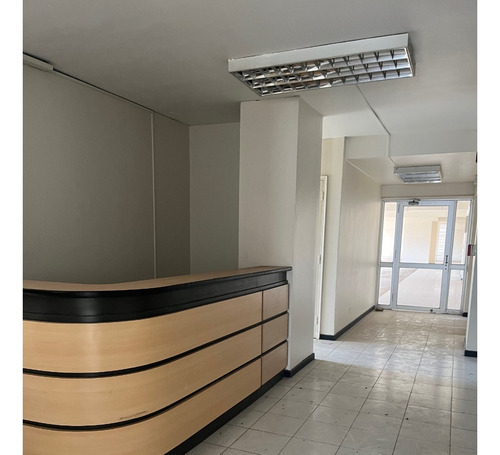 Amplia Oficina Arriendo !!!