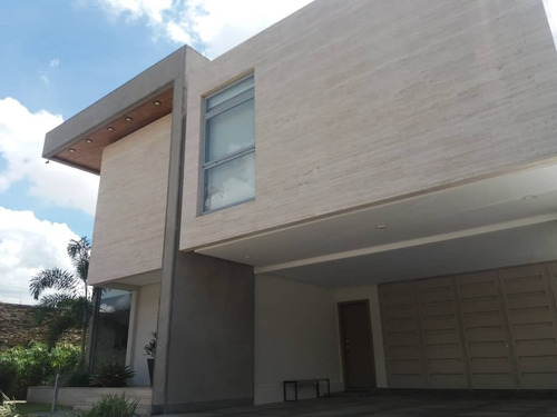Imagen 1 de 27 de Adriana Atienzo Vende | Moderna Casa En Urb. Guaparo (foc-559)