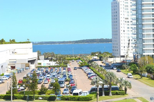 Apartamento En Casino Tower 2 Dormitorios Y Medio Alquiler Temporal