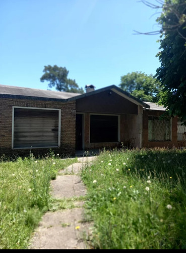 Vende Preciosa Casa 2 Dorm, Amplio Terreno Y Local Comercial