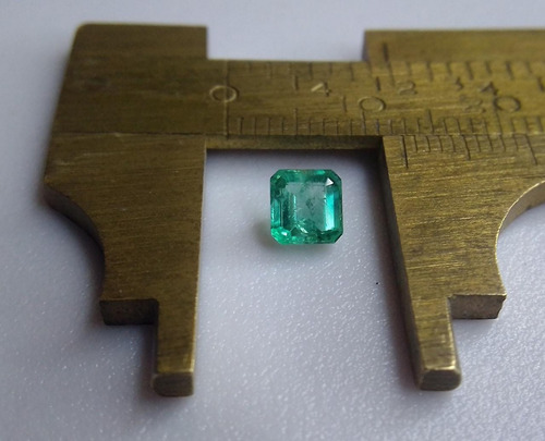 Esmeralda Cor Extra Límpida Lapidação Quadrada 0,6ct (0,12g) Verde Extra Límpido