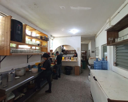 Club De Los Parrilleros, Calle Libertad De Los Robles, Maneiro, Con Tanque, Con Cerca Electrica