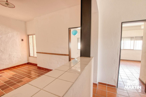 Imagen 24 de 30 de Depósito Y Casa De 3 Ambientes Con Patio Terraza Y Cochera Varios Autos