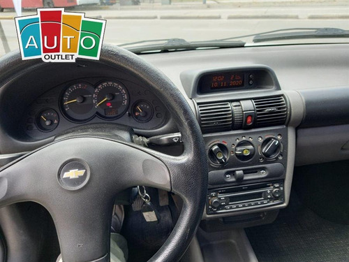 Chevrolet Corsa Super 2012 Gris Plata 4 Puertas