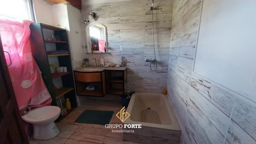 Venta De 4 Casas Con 2 Piletas Y Local En Cosquín, Cba.