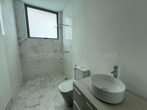 En Venta Exclusivo Apartamento Ubicado En La Castellana