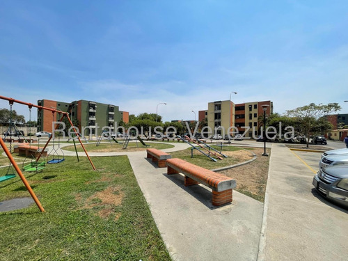 Apartamento En Alquiler En Urbanización Privada Narayola La Morita Amoblado Piso Bajo Listo Para Mudarse Nela 25-17684