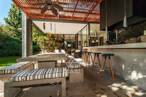 Casa En Venta De 5 Dorm. En Lo Barnechea