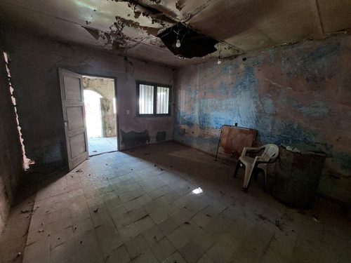 Venta De Terreno Ubicado En Calle Pellegrini 2000