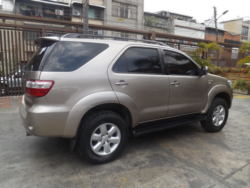 Imagen 3 de 9 de Toyota Fortuner