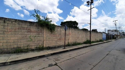 Imagen 3 de 14 de Leida Falcon Rentahouse Vende Terreno En Av Bolivar Valencia 22-429 Lf
