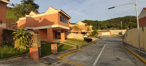 Imagen 5 de 13 de Johanna Castillo Vende 04145951217 Th En Lomas Del Country