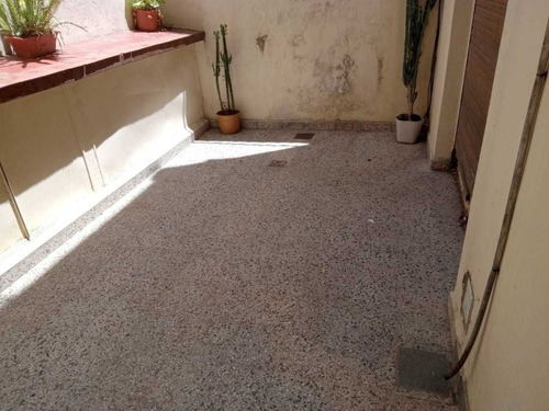 Imagen 1 de 7 de Almagro 3 Amb Con 2 Patios Bartolome Mitre 3768 Planta Baja