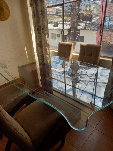 Comedor Con Mesa De Vidrio Para 8 Personas,en Muy Buen Estad (Usado)