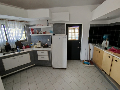 V294 - Villa Del Lago, Un Chalet Único Con La Mejor Ubicación Y Amplísimo Lote.
