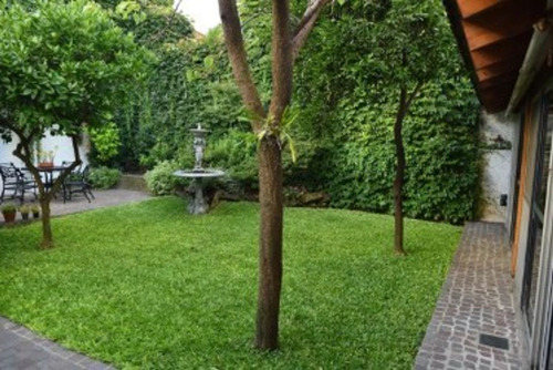 Venta Casa 5 Ambientes Con Patio Y Cochera Lomas Del Mirador