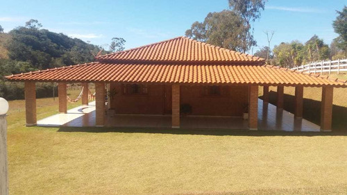 Ótima Chácara Em Cruzília , No Sul De Minas , Com 30 Mil M2, Excelente , Casa Principal , Casa Menor , Toda Cercada , 4klm Da Cidade. - 812