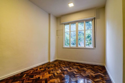 Apartamento À Venda Na Rua Professor Alfredo Gomes, Botafogo, Rio De Janeiro - Rj - Liv-9215