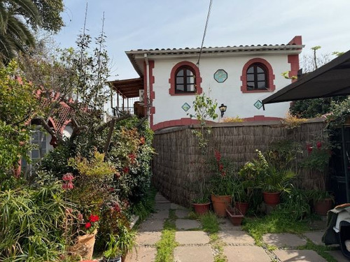 Casa En Venta De 7 Dorm. En Ñuñoa