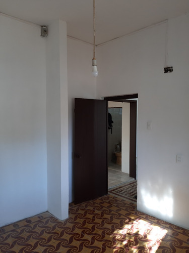 Casa De 2 Dormitorios En Las Piedras, Canelones