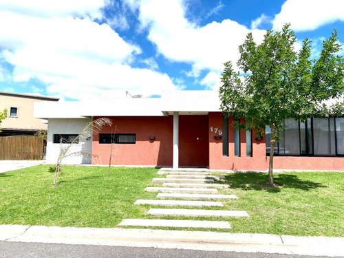 Casa Racionalista De Una Planta Lote Interno San Gabriel