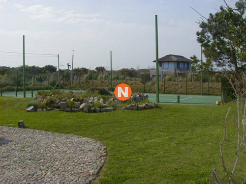 Casa En Venta Y Alquiler, Punta Piedras, Manantiales, 4 Dormitorios.- Ref: 205715