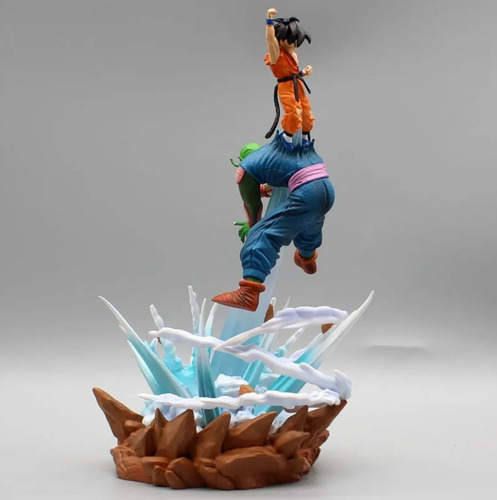Figura De Colección Goku Atravesando A Poccolo Prende Luz