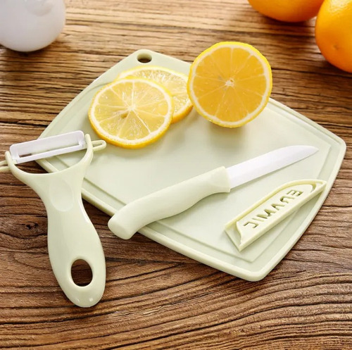 Cuchillo Y Pelador De Fruta Con Tabla De Picar