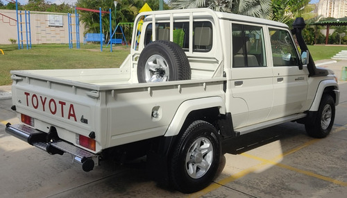 Imagen 6 de 7 de Toyota Land Cruiser
