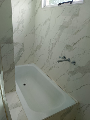 3 Ambientes, 1 Baño, Patio Y Pileta