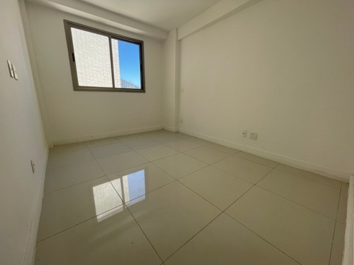 Imagem 11 de 30 de Excelente Cobertura Duplex De Alto Padrão Com Três Suítes Na Avenida Afrânio De Melo Franco, Leblon. - Co00045 - 69400596