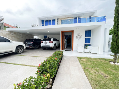 Casa De Venta En Los Cerros De Gurabo Lll