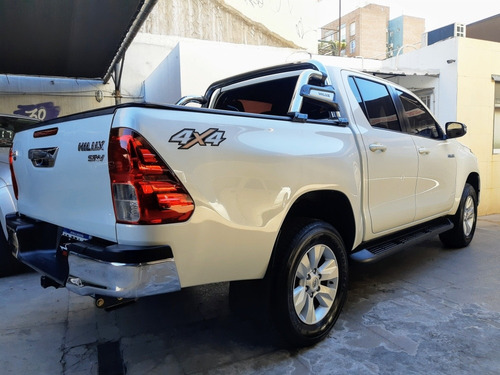 Toyota Hilux 2.8 Cd Srv 177cv 4x4 At 2017