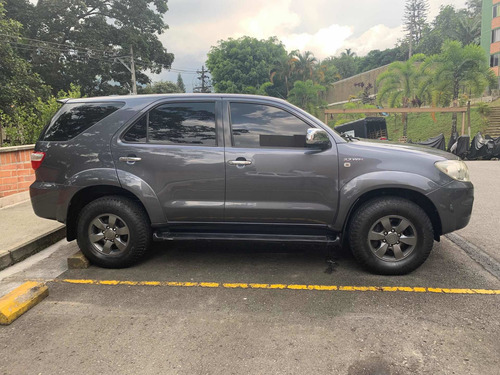 Toyota Fortuner 2011 2.7l 4x4
