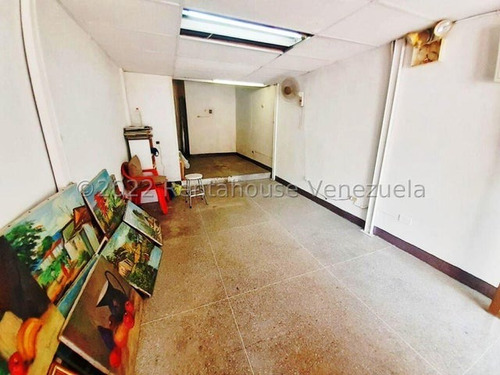 Ag. Vende Excelente Local Comercial A Pocos Metros Del Sambil La Candelaria