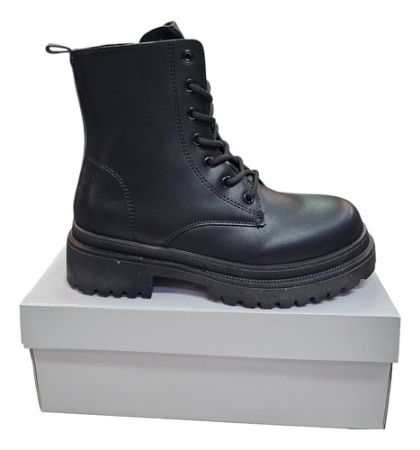 Botas Borcegos En Color Negro - Estilo Y Comodidad