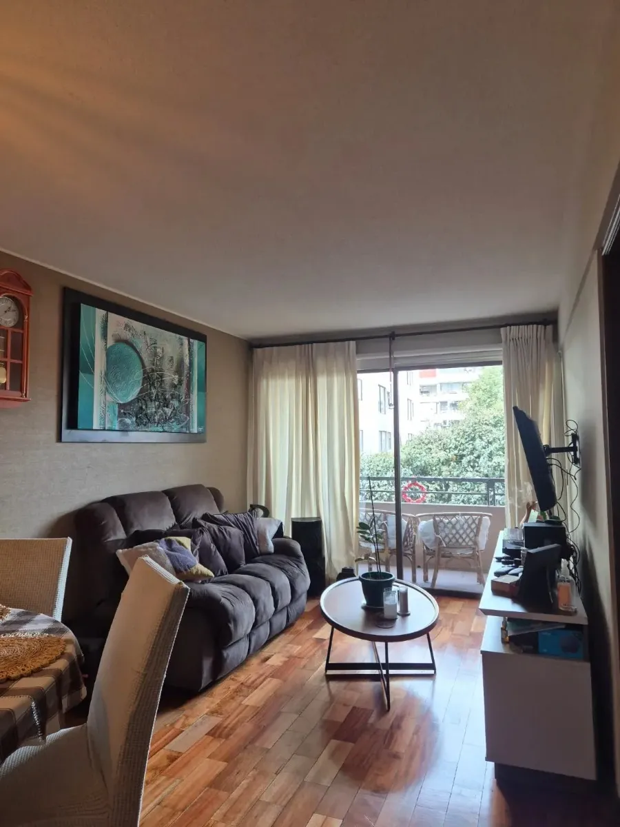 Imagen 3 de 9 de Un Dormitorio Con Estacionamiento Y Bodega