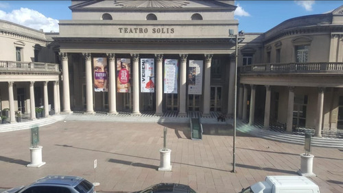 Imagen 1 de 11 de Bacacay Frente Teatro Solis