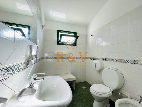 Imagen 4 de 7 de Venta De Casa Sólida En Excelente Punto Comercial O Para Vivienda A Pasos De Todo