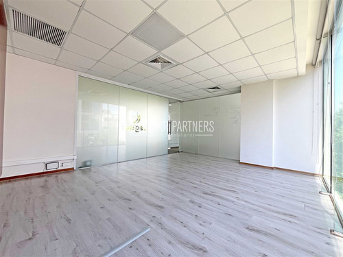 Gran Oficina En Arriendo Privado Y Sala De Reuniones