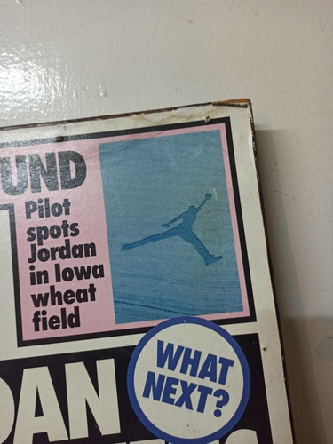 Antiguo Póster De Nike Michael Jordan Abducted By Aliens (Usado)