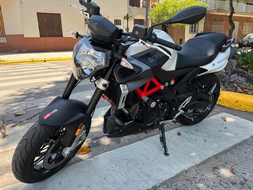 Imagen 21 de 23 de Aprilia Shiver 900 Naked